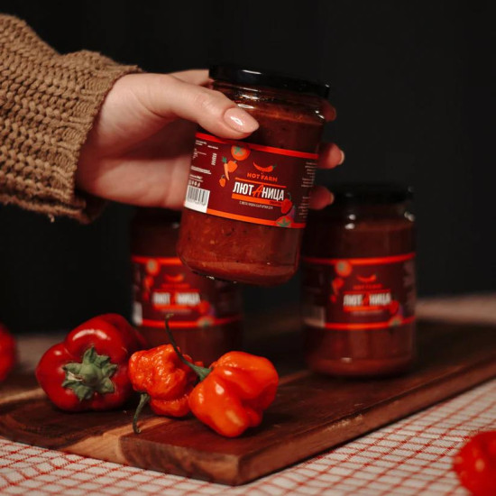 Hot farm Pikantní Lutenica 300g